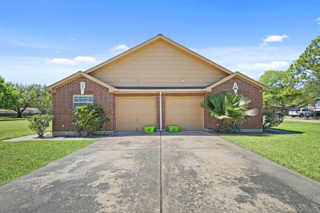 9731 Youngcrest Drive A, Stafford, TX 77477