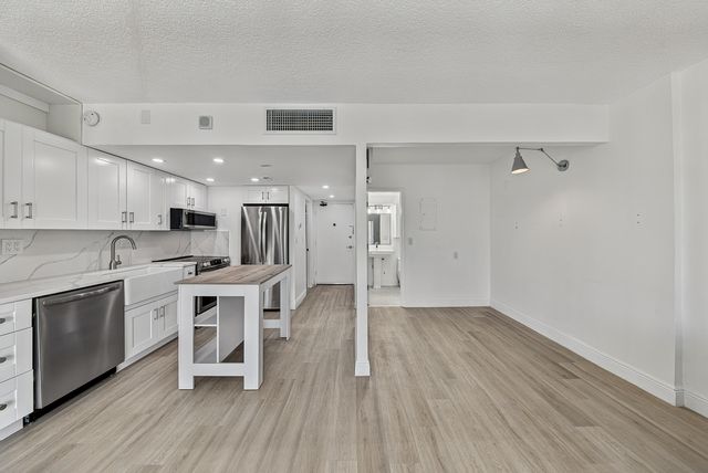 2900 NE 30TH Street D-3, Fort Lauderdale, FL 33306