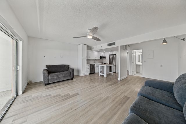 2900 NE 30TH Street D-3, Fort Lauderdale, FL 33306