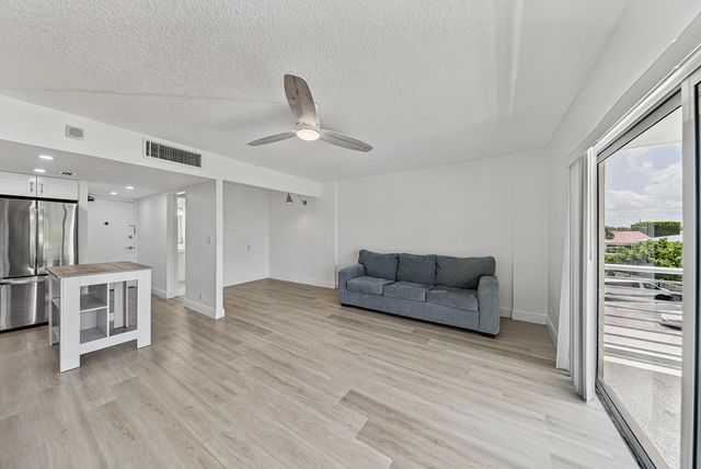 2900 NE 30TH Street D-3, Fort Lauderdale, FL 33306