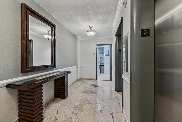 2900 NE 30TH Street D-3, Fort Lauderdale, FL 33306