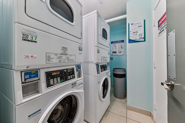 2900 NE 30TH Street D-3, Fort Lauderdale, FL 33306