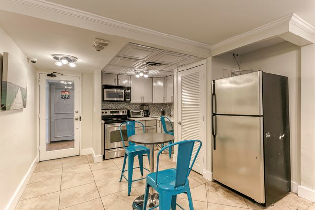 2900 NE 30TH Street D-3, Fort Lauderdale, FL 33306