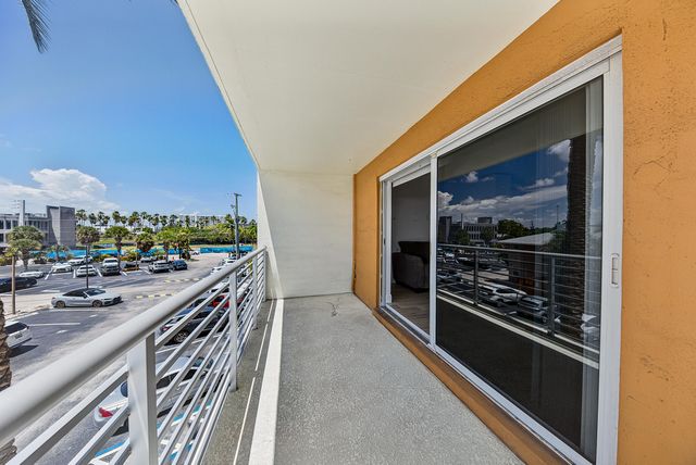 2900 NE 30TH Street D-3, Fort Lauderdale, FL 33306