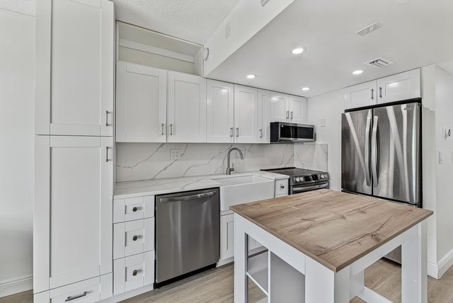 2900 NE 30TH Street D-3, Fort Lauderdale, FL 33306