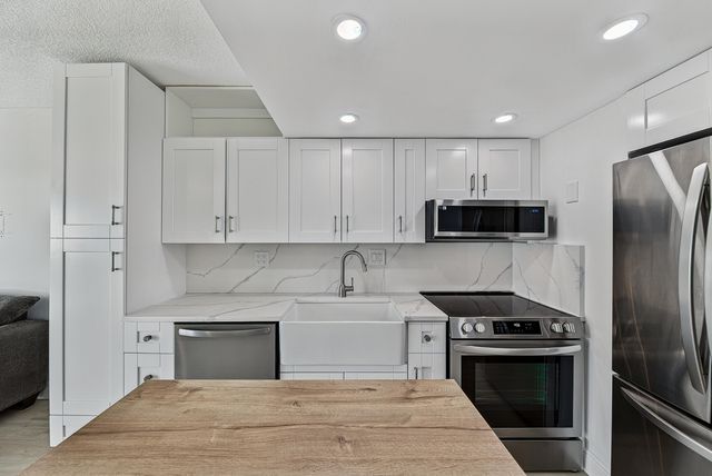 2900 NE 30TH Street D-3, Fort Lauderdale, FL 33306