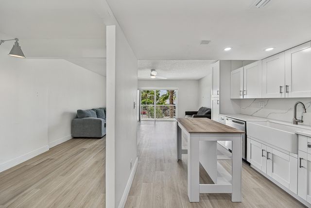 2900 NE 30TH Street D-3, Fort Lauderdale, FL 33306