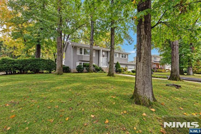 34 Parkway, Pequannock Township, NJ 07440
