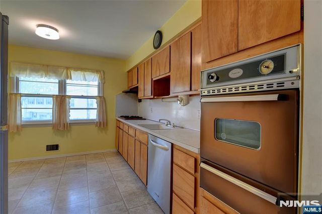 34 Parkway, Pequannock Township, NJ 07440