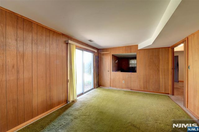34 Parkway, Pequannock Township, NJ 07440