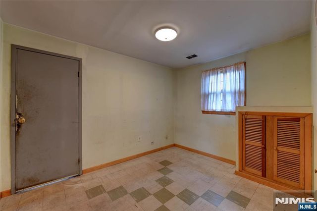 34 Parkway, Pequannock Township, NJ 07440