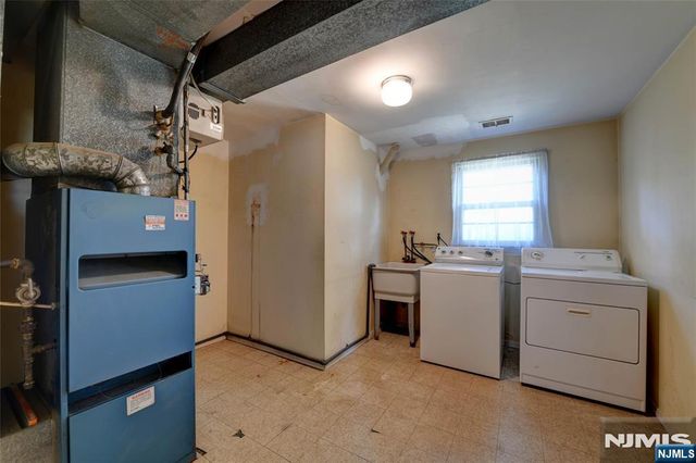34 Parkway, Pequannock Township, NJ 07440
