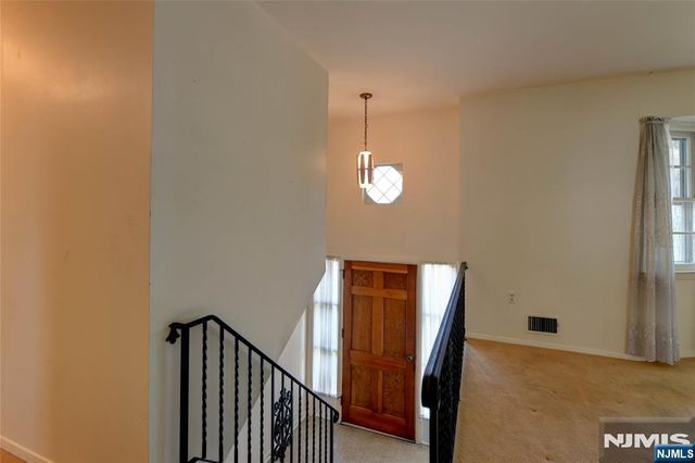 34 Parkway, Pequannock Township, NJ 07440