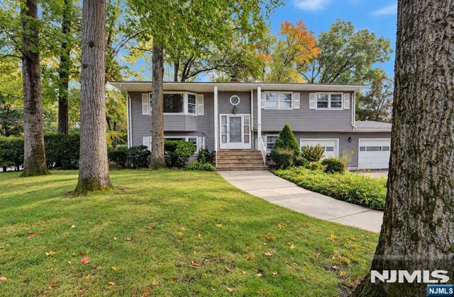 34 Parkway, Pequannock Township, NJ 07440