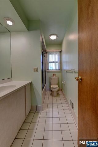 34 Parkway, Pequannock Township, NJ 07440