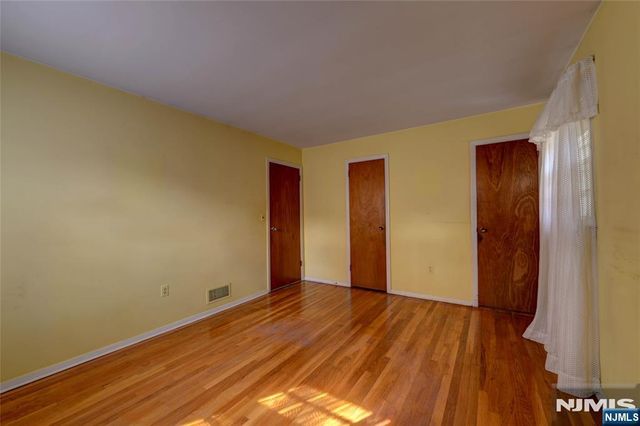 34 Parkway, Pequannock Township, NJ 07440