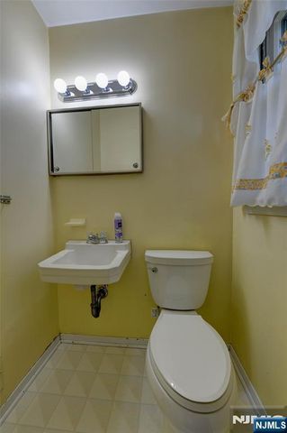 34 Parkway, Pequannock Township, NJ 07440