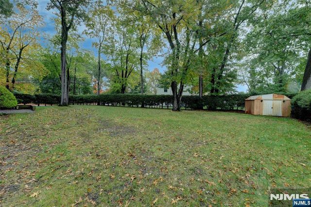 34 Parkway, Pequannock Township, NJ 07440
