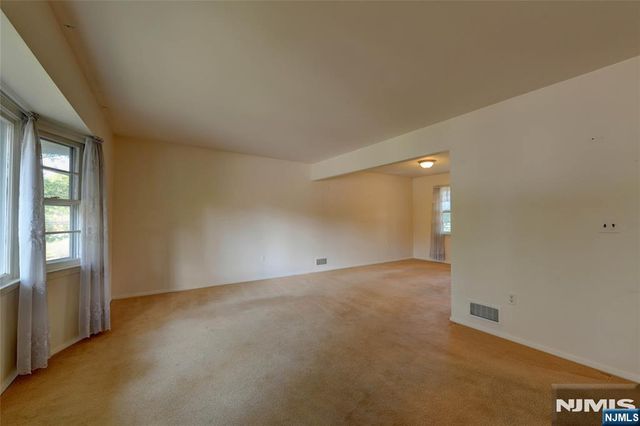 34 Parkway, Pequannock Township, NJ 07440