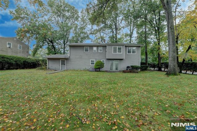 34 Parkway, Pequannock Township, NJ 07440