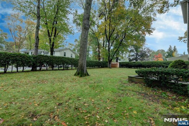 34 Parkway, Pequannock Township, NJ 07440