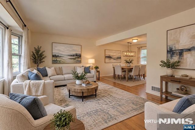 34 Parkway, Pequannock Township, NJ 07440