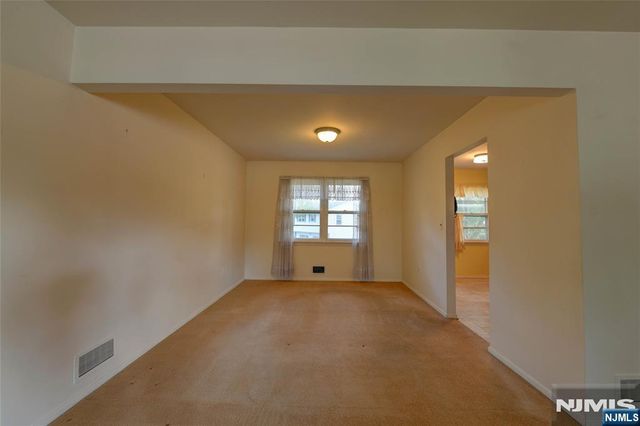 34 Parkway, Pequannock Township, NJ 07440