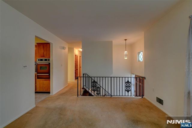34 Parkway, Pequannock Township, NJ 07440