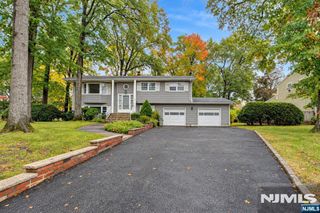 34 Parkway, Pequannock Township, NJ 07440