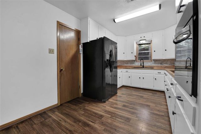 180 King Arthur Court, Woodville, TX 75979
