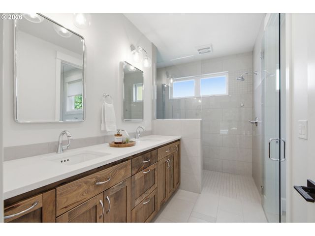 22234 Sw Ribera Ln, West Linn, OR 97068