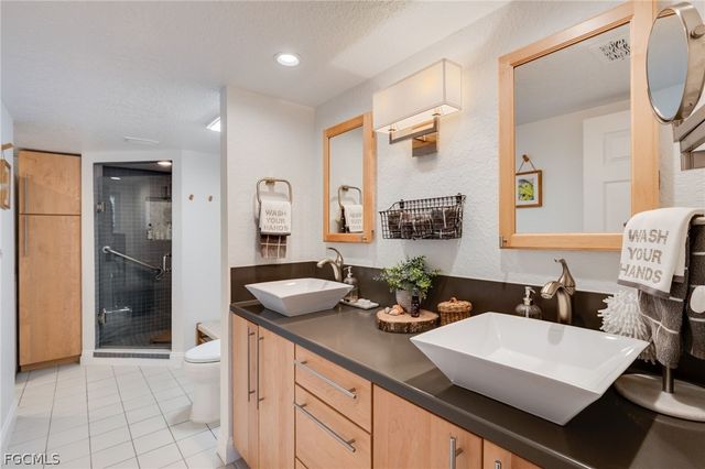 9247 Dimmick DR, Sanibel, FL 33957