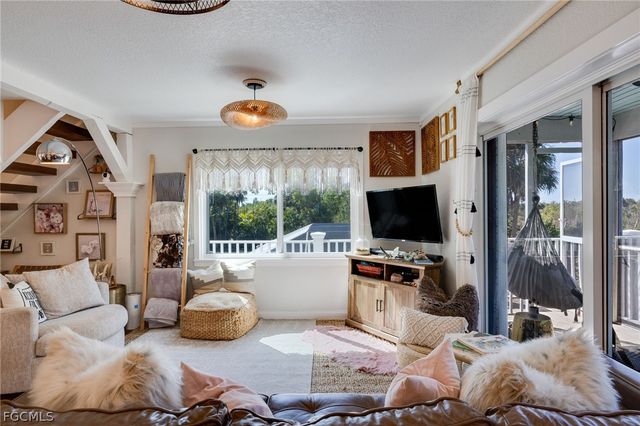 9247 Dimmick DR, Sanibel, FL 33957