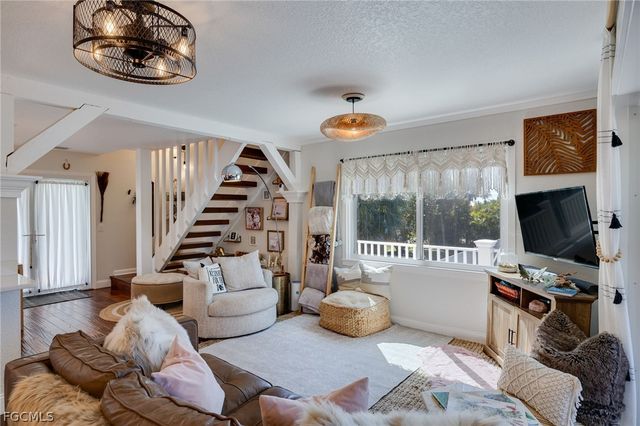 9247 Dimmick DR, Sanibel, FL 33957