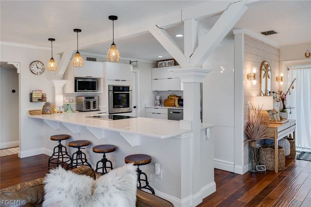 9247 Dimmick DR, Sanibel, FL 33957