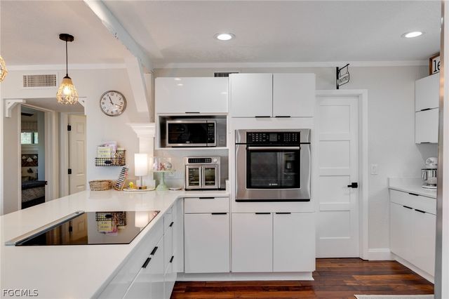 9247 Dimmick DR, Sanibel, FL 33957