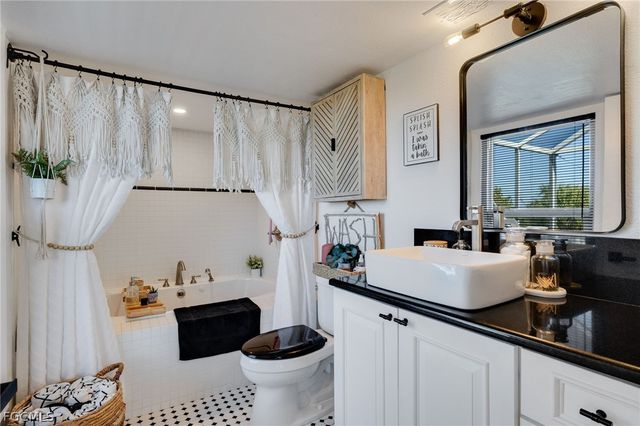 9247 Dimmick DR, Sanibel, FL 33957