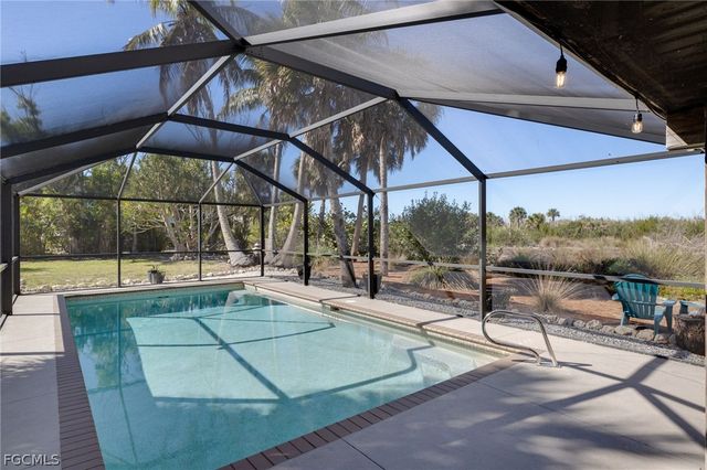 9247 Dimmick DR, Sanibel, FL 33957