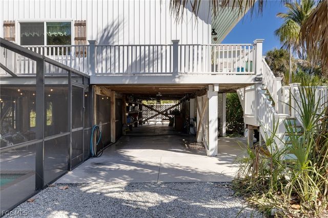 9247 Dimmick DR, Sanibel, FL 33957