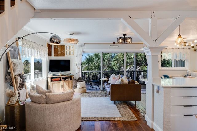 9247 Dimmick DR, Sanibel, FL 33957