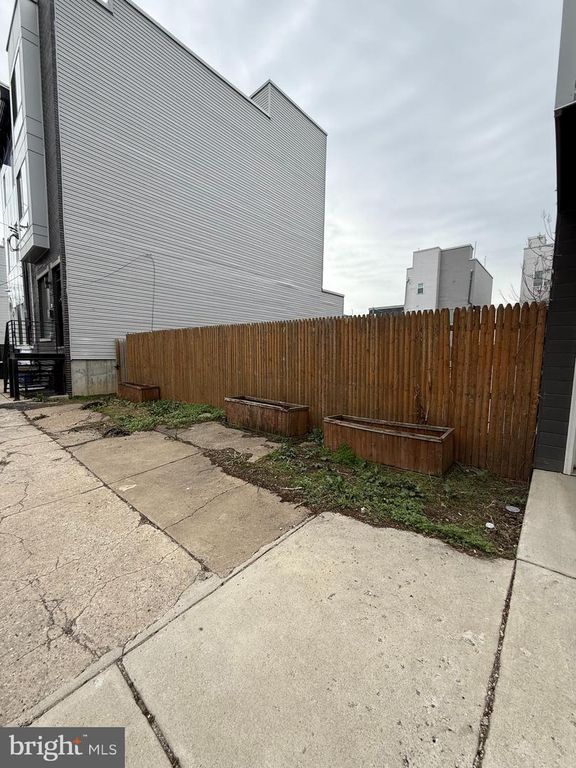 1922-24 E CUMBERLAND ST, Philadelphia, PA 19125