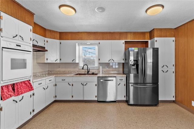 624 NE 39th Terrace, Kansas City, MO 64116