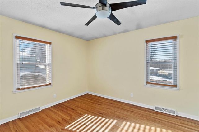 624 NE 39th Terrace, Kansas City, MO 64116