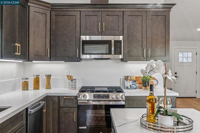 3017 Madeline St, Oakland, CA 94602