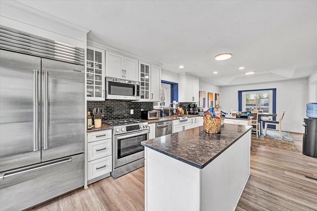 218 Twin Chimneys DR, Wirtz, VA 24184