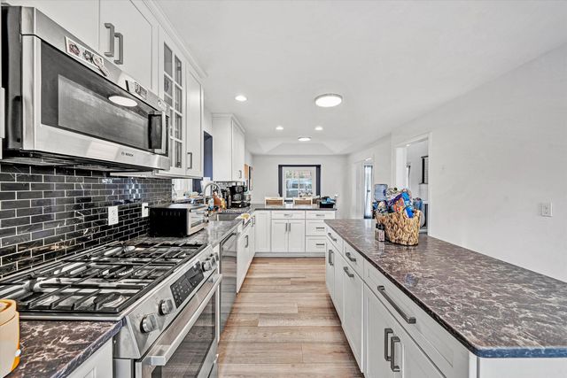 218 Twin Chimneys DR, Wirtz, VA 24184