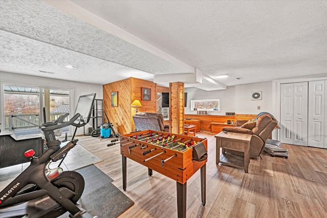 218 Twin Chimneys DR, Wirtz, VA 24184