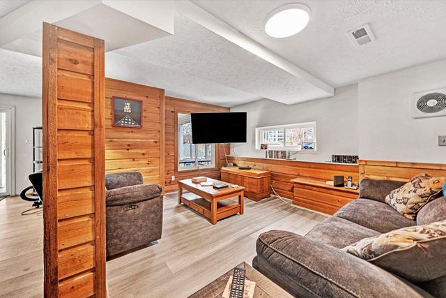 218 Twin Chimneys DR, Wirtz, VA 24184