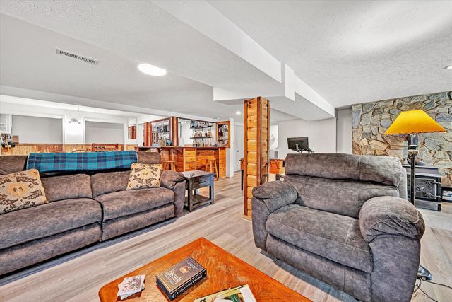 218 Twin Chimneys DR, Wirtz, VA 24184