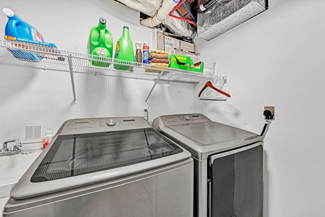 218 Twin Chimneys DR, Wirtz, VA 24184